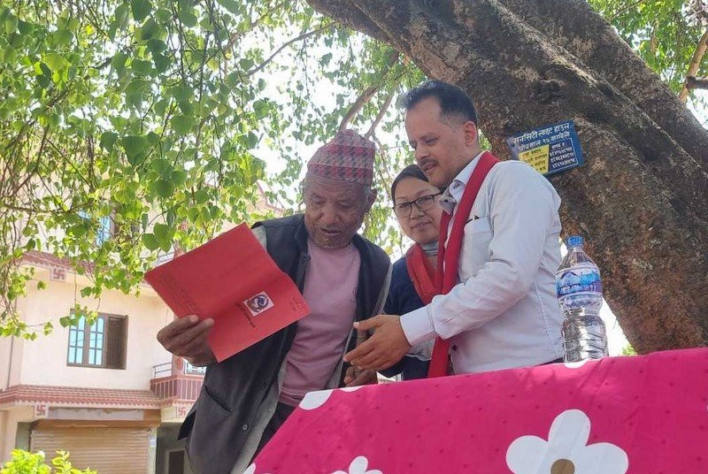 भोगचलन गरेको ३५ वर्षपछि २६ परिवारले पाए लालपुर्जा
