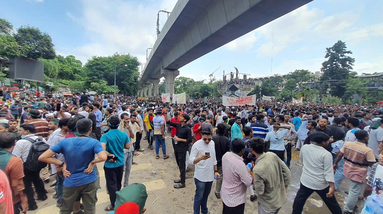 बंगलादेशमा हिँसा :प्रहरी र कलाकारको हत्या