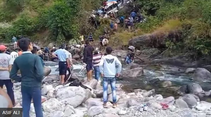 भारतको उत्तराखण्डमा बस दुर्घटनामा मृत्यु हुनेको सङ्ख्या ३६ पुग्यो