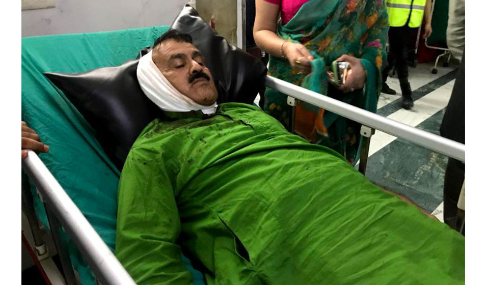 कांग्रेसका महामन्त्री महेन्द्र यादवमाथि खुकुरी प्रहार