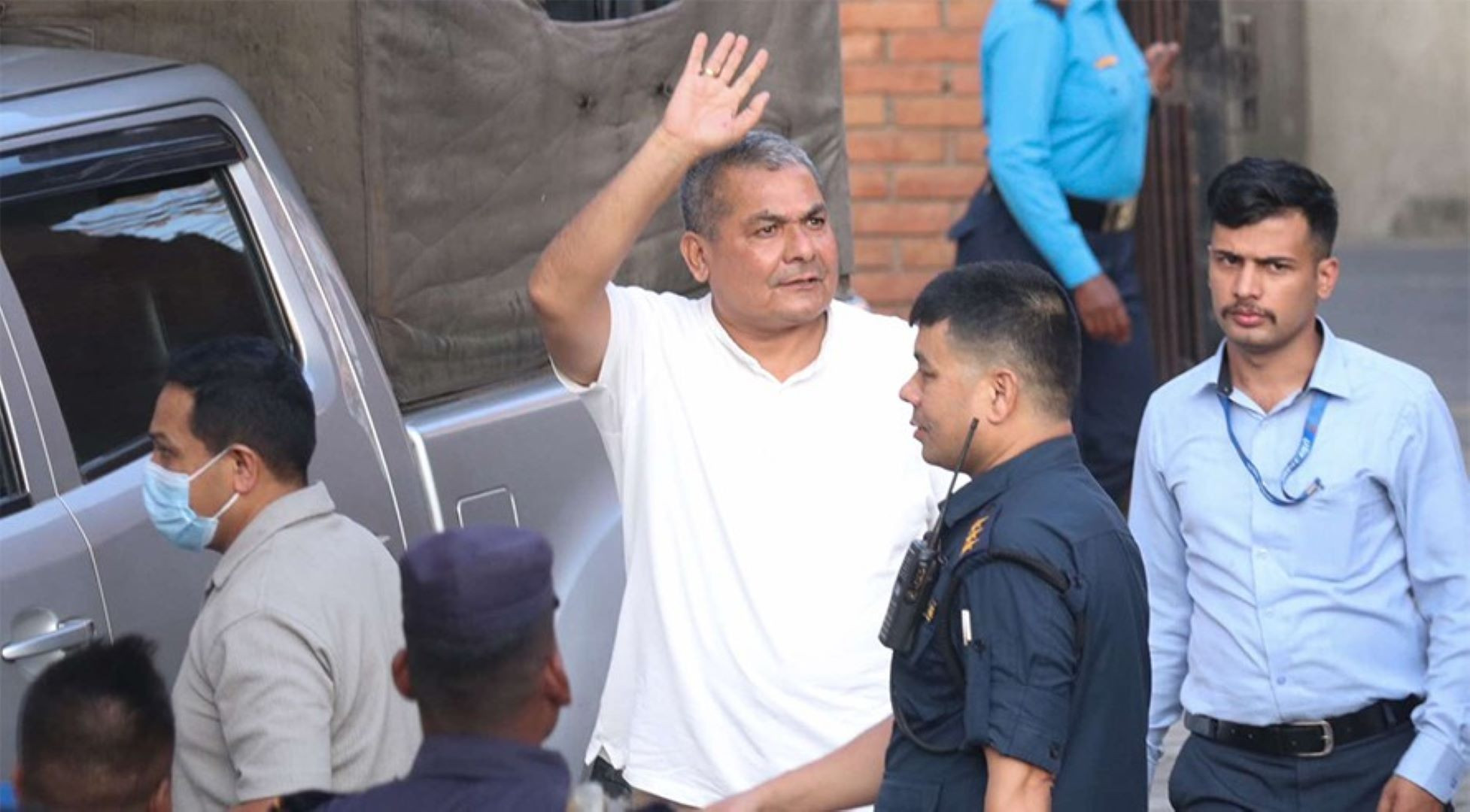 दुर्गा प्रसाईंलाई अदालतमा उपस्थित गराउन सर्वोच्चको आदेश