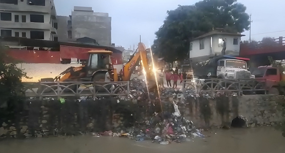 खोलामा फोहोर फाल्नेलाई जरिवाना