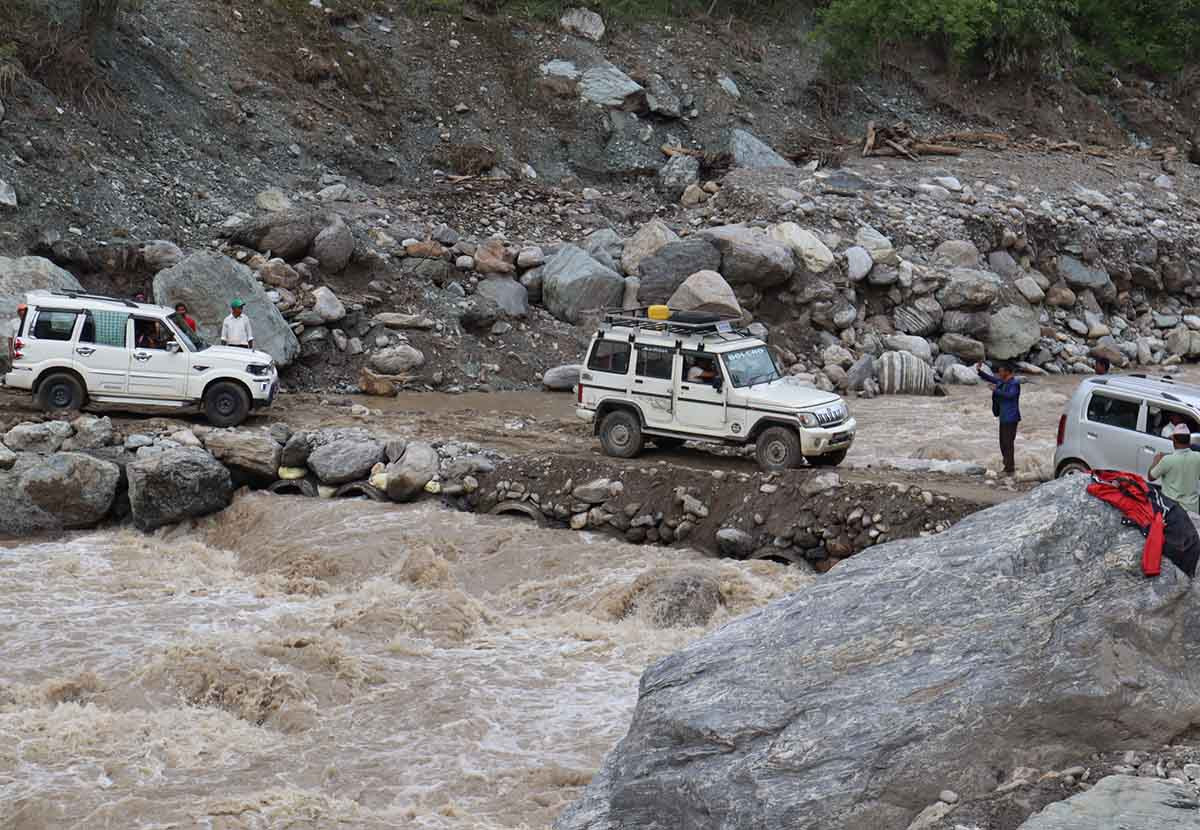 अवरुद्ध मेची राजमार्ग सञ्चालन