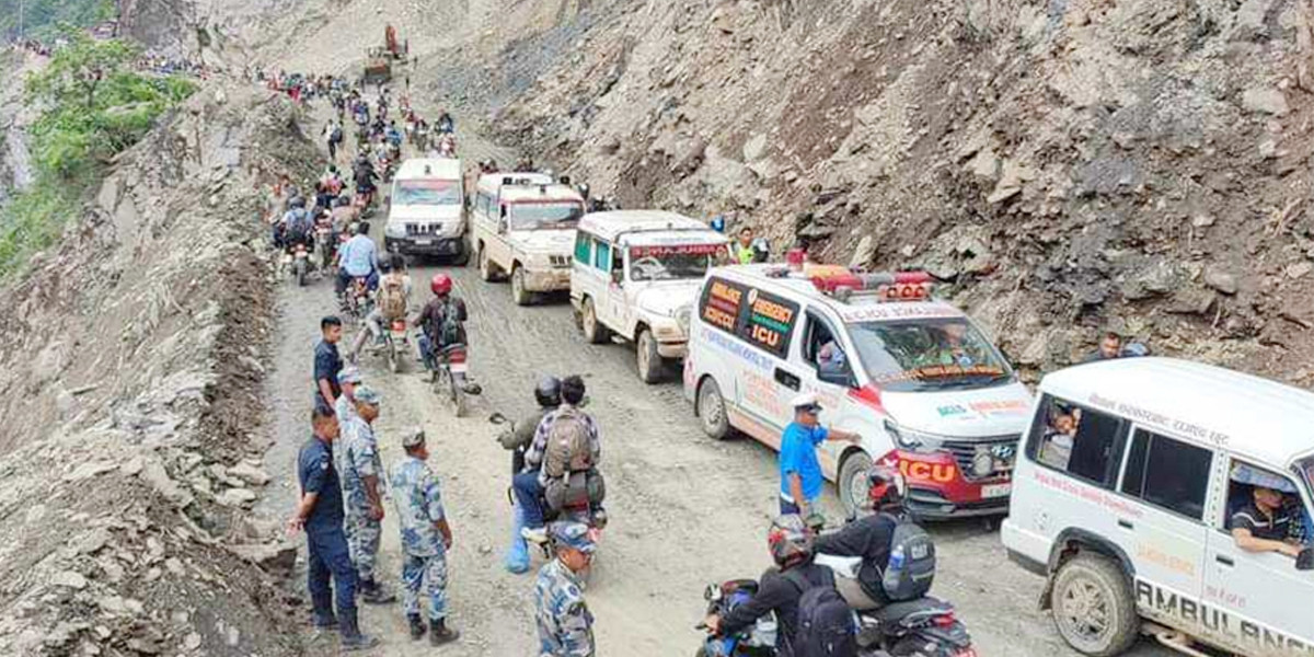 अवरुद्ध नारायणगढ–मुग्लिन सडक ४६ घण्टापछि एकतर्फी सञ्चालनमा