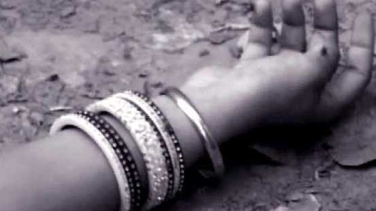डोटीमा घर भत्किँदा महिलाको मृत्यु