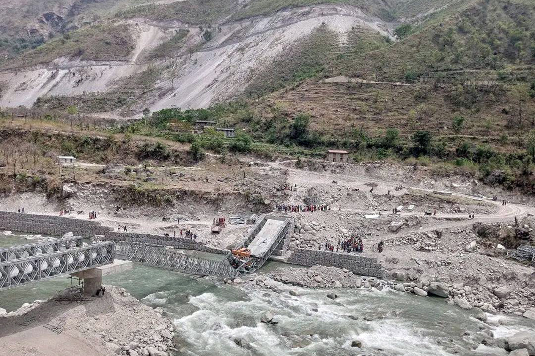 भेरी नदीमा बेलिब्रिज भाँचिदा चार जना श्रमिकको मृत्यु