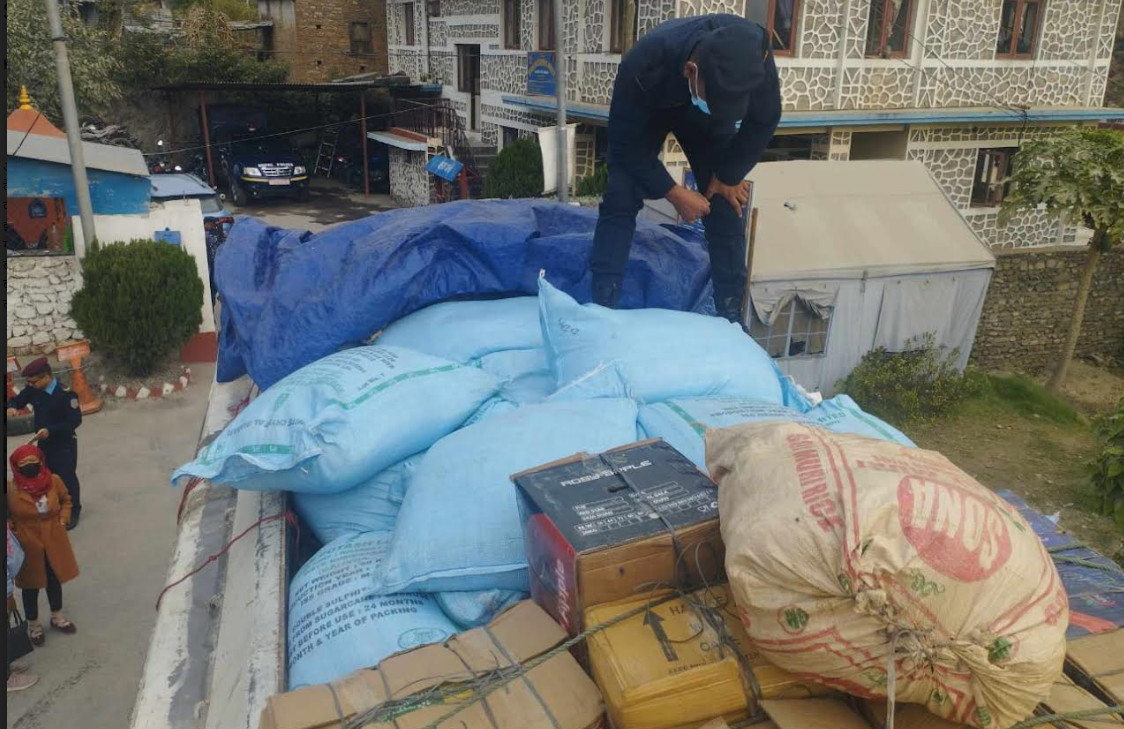 अवैध रूपमा ल्याइएको तेत्तीस बोरा चिनी बरामद