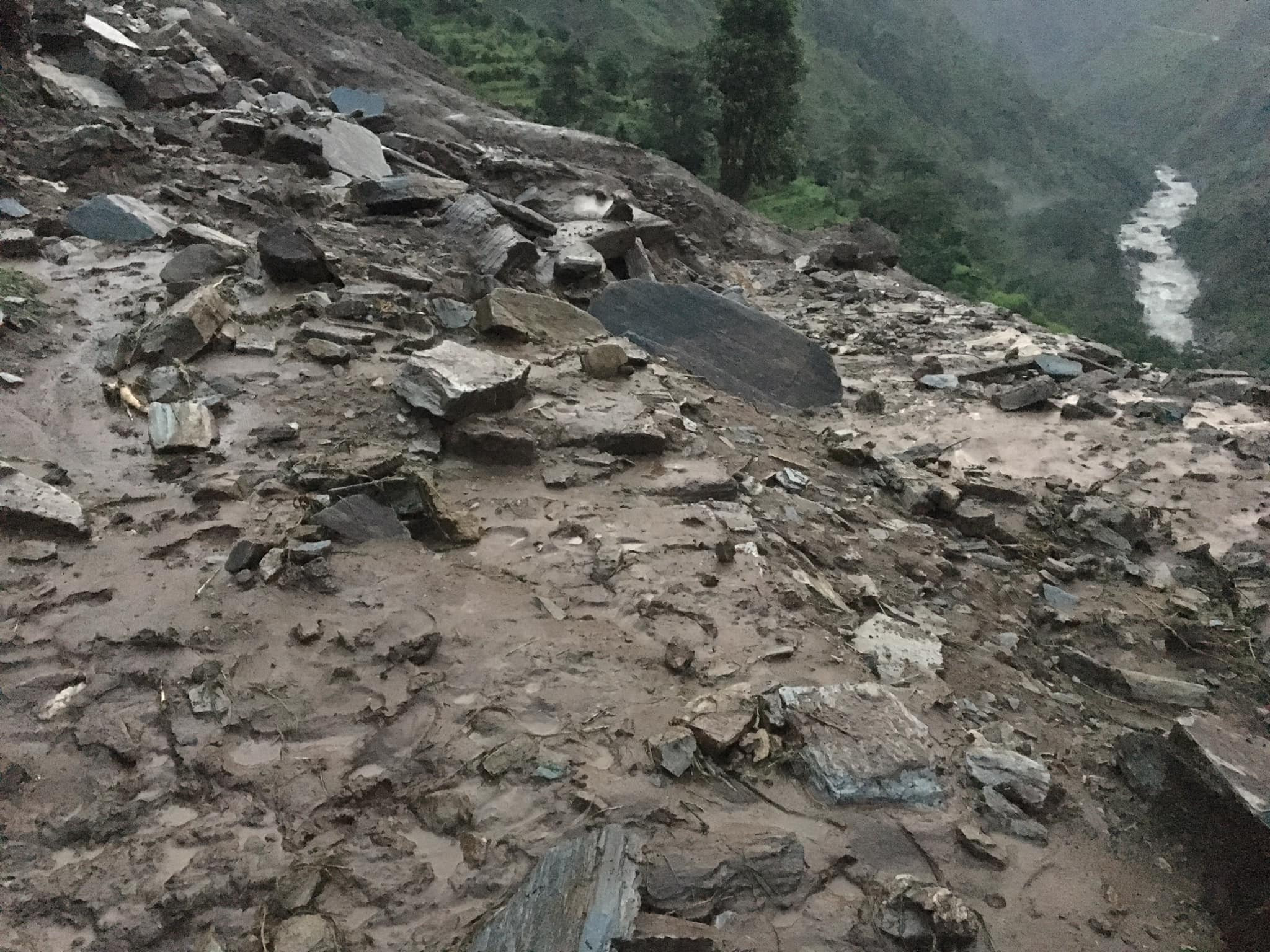 भारतमा पहिरो परी पश्चिम रुकुमका एकै परिवारका तीन जनाको निधन