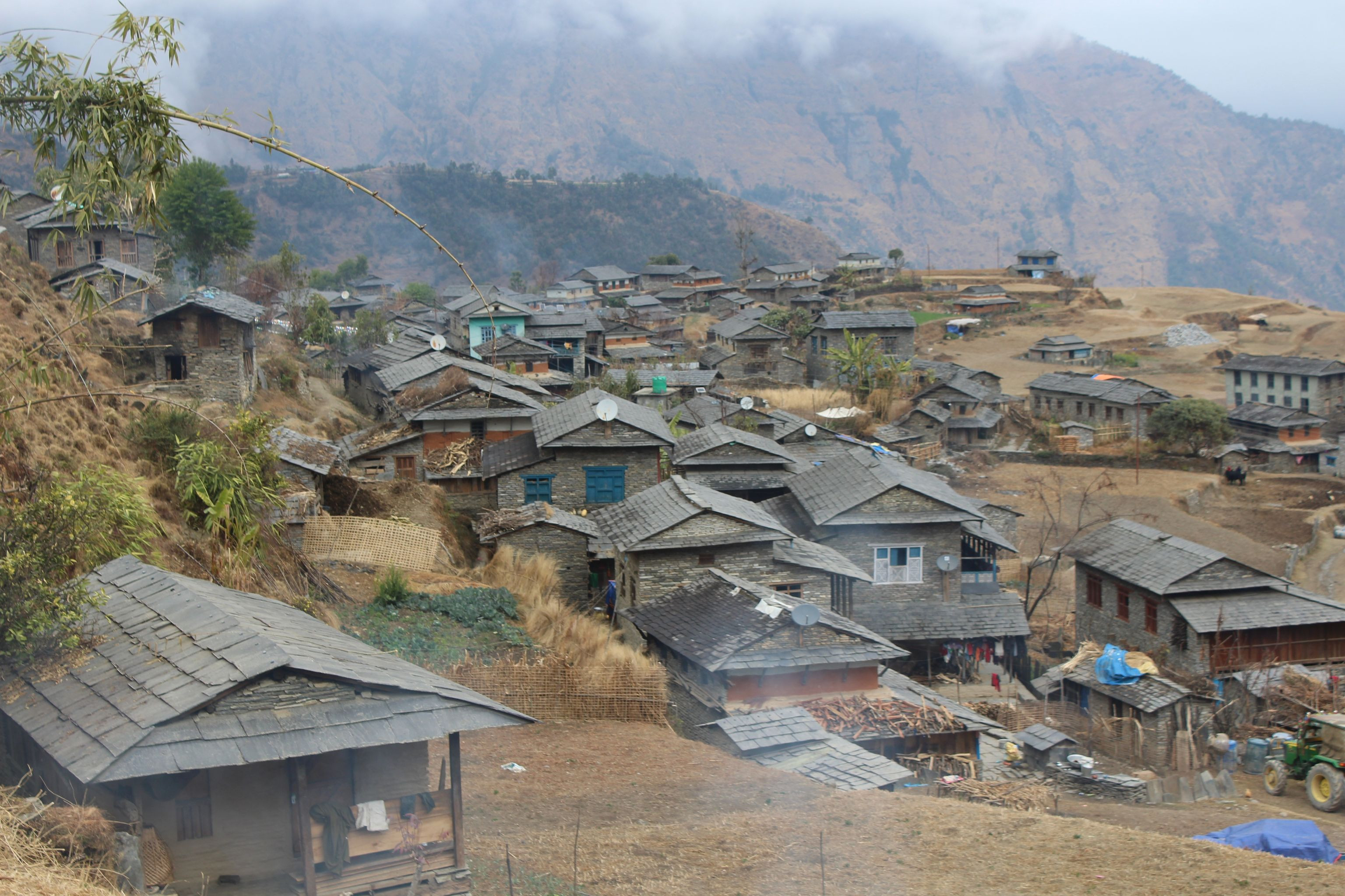 पहाडी क्षेत्रमा जनसङ्ख्या घट्दो, अवसरको खोजीमा बसाइँसराइ