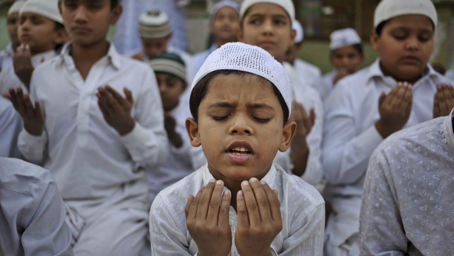 मुस्लिम धर्मावलम्बीले आज बकर इद पर्व मनाउँदै
