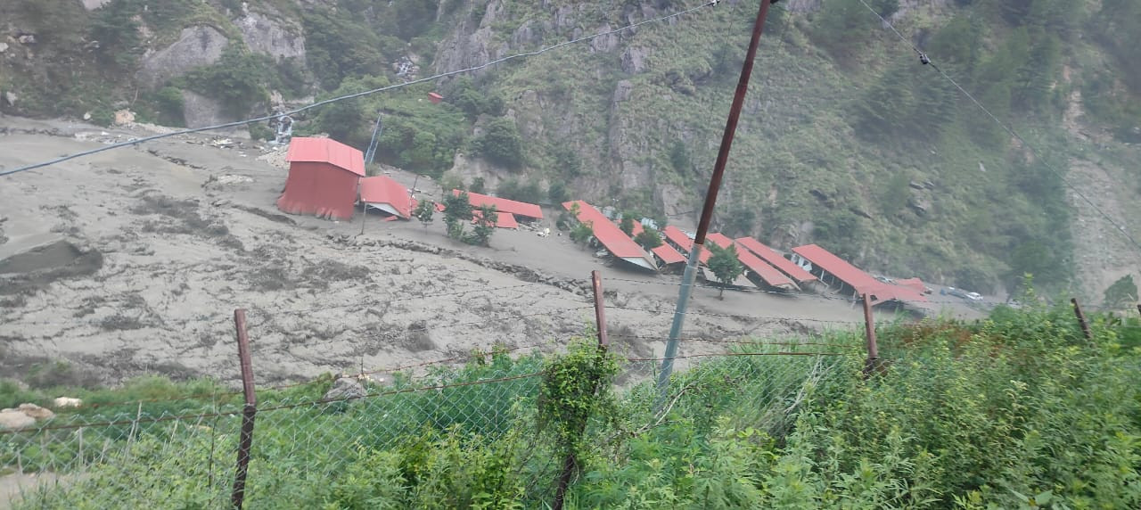 भन्सार यार्डका १५ कामदारलाई उद्धार गर्न गएका तीन प्रहरी पनि सम्पर्कविहीन
