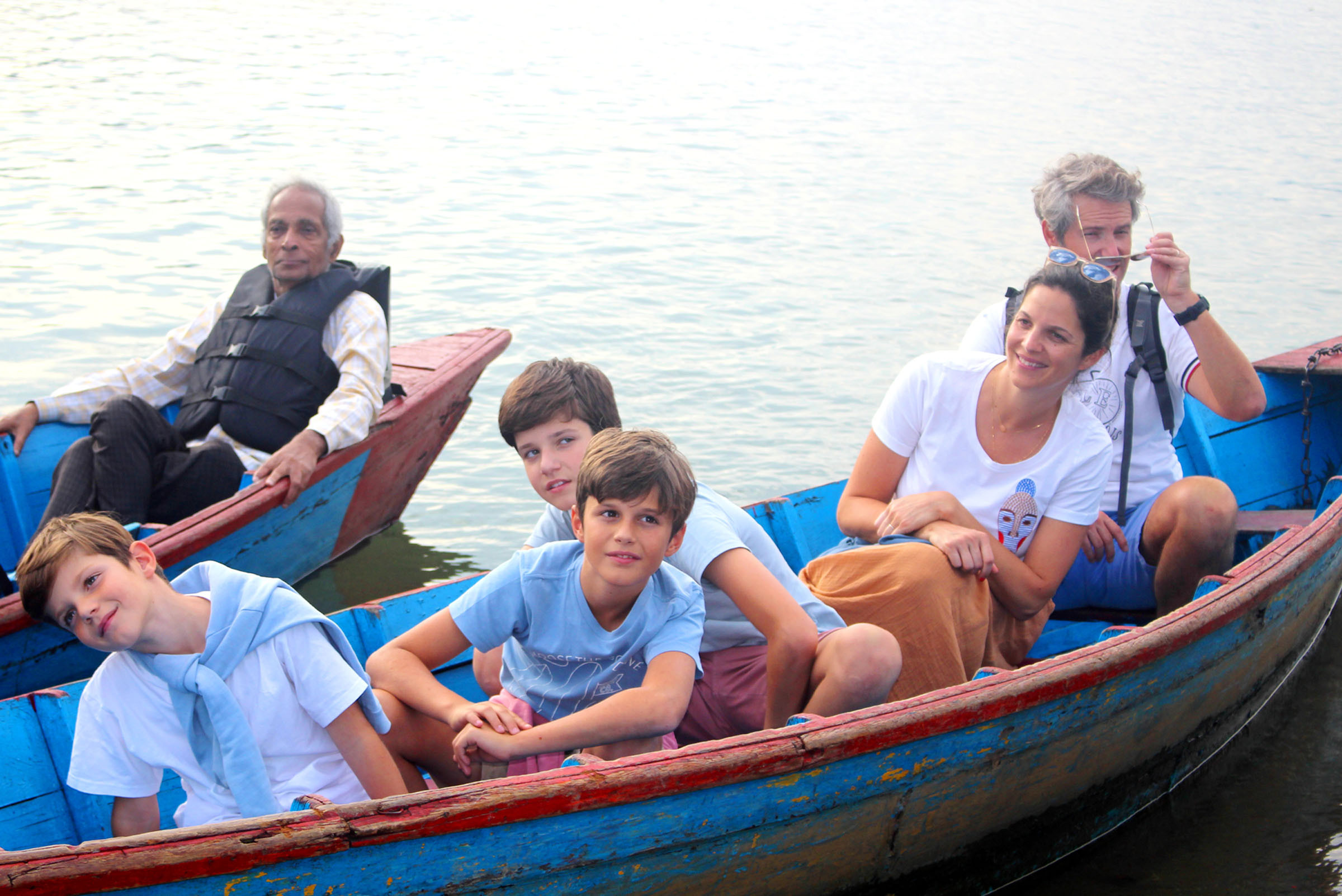 रमाउँदै पर्यटक