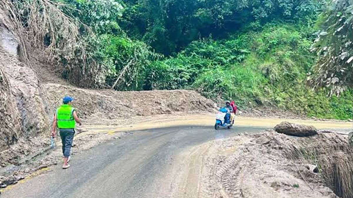पहिरो र गेग्रान खस्ने क्रम बढेपछि टोखा–छहरे सडकखण्डमा रातिको समयमा सवारी आवागमन बन्द