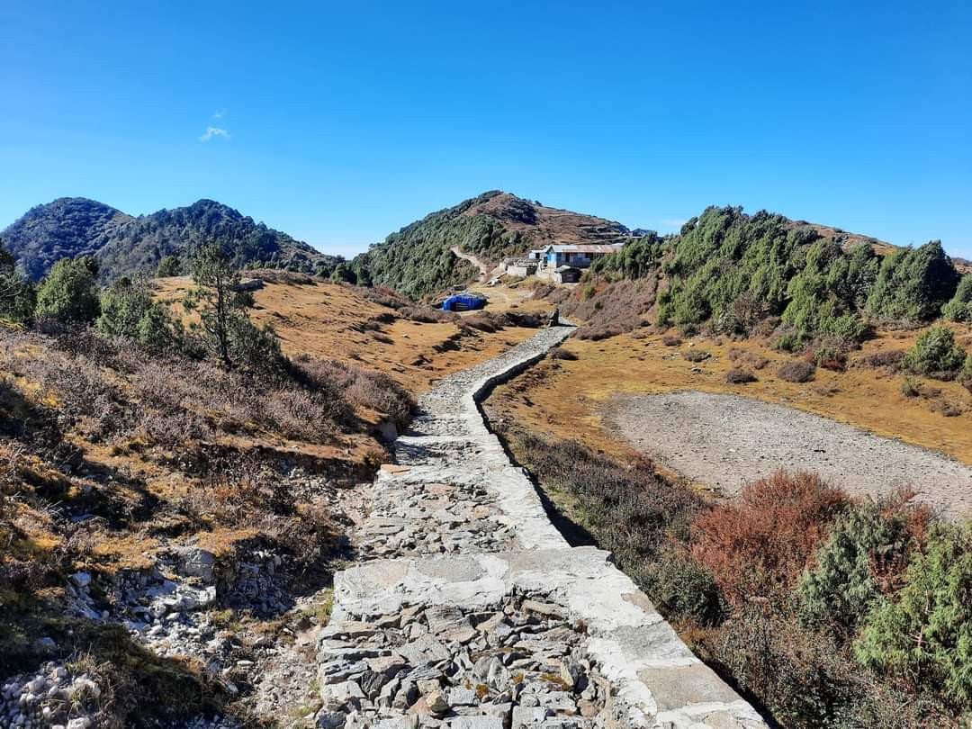 धार्चेको पर्यटकीय पदमार्गमा सूचना बोर्ड