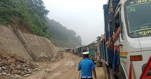 पानी परेपछि बिपी राजमार्गअवरुद्ध