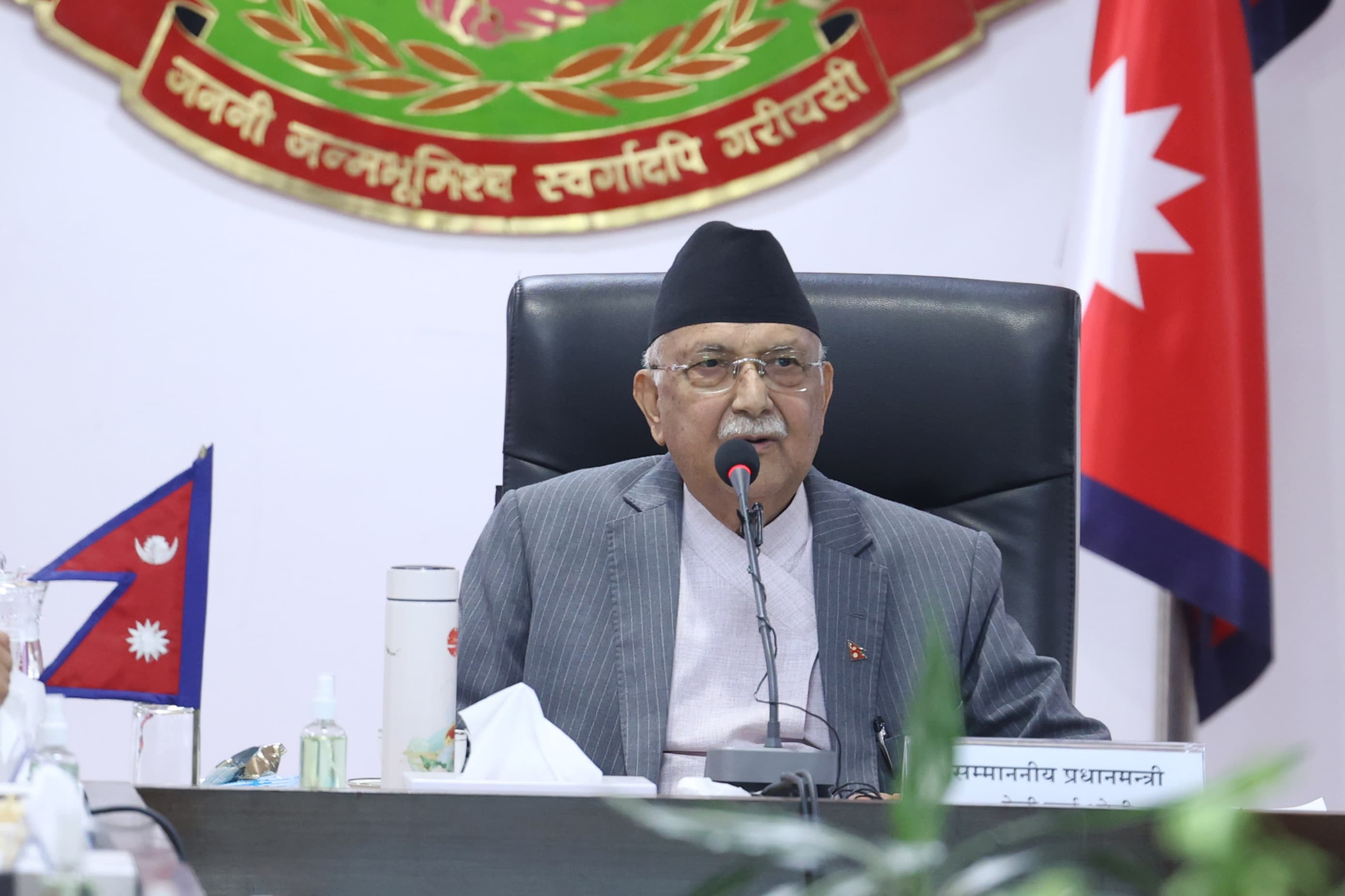 रविमाथि प्रधानमन्त्रीको व्यङ्ग्य, ‘भिजिट भिसामा गएर फर्किएकाले भिजिट भिसाबारे प्रश्न गर्दैछन्’