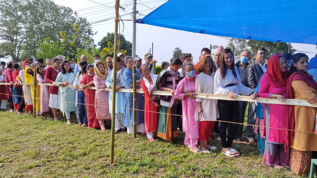 इलाम-२ को मतगणना अपडेट प्रत्येक घन्टा चोकबजारको डिस्प्लेमा देखाइने