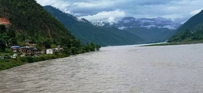 तीन ठूला नदीमा पानीको बहाव सतर्कता तह पार, तल्लो तटीय क्षेत्रमा सावधानी अपनाउन आग्रह