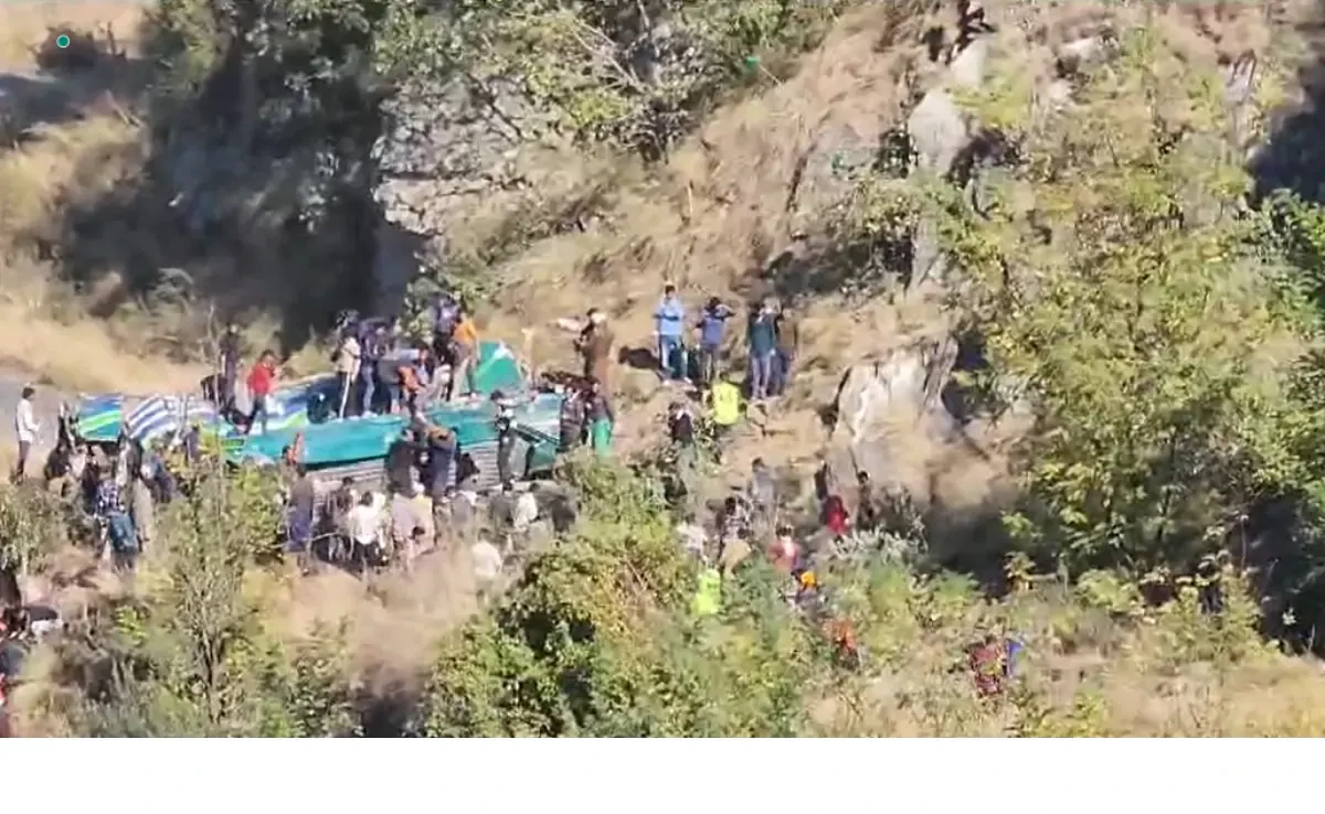 जम्मु कश्मिरको डोडामा बस दुर्घटना हुँदा ३९ जनाको मृत्यु