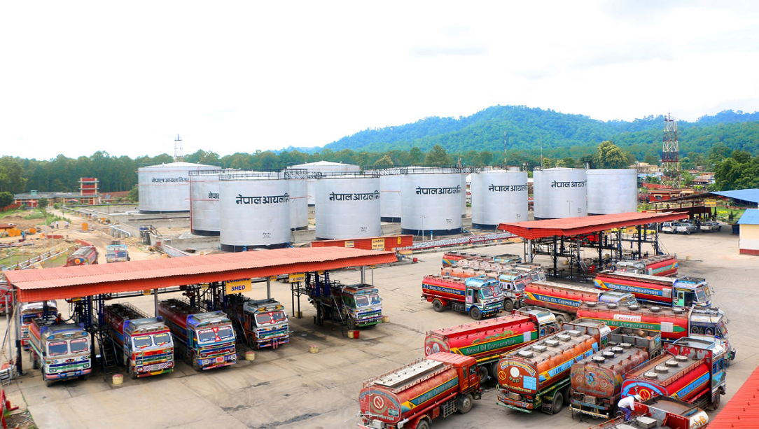 भारतबाट बढेर आयाे ग्याँसको मूल्य, पेट्रोल र डिजेलकाे घट्याे