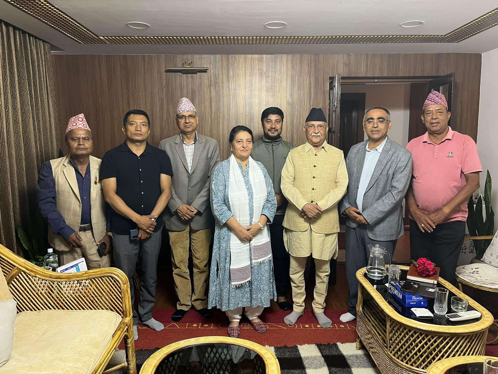 मन्त्रीको नाम टुंग्याउनुअघि पूर्वराष्ट्रपति भण्डारी भेट्न पुगे नवनियुक्त प्रधानमन्त्री ओली