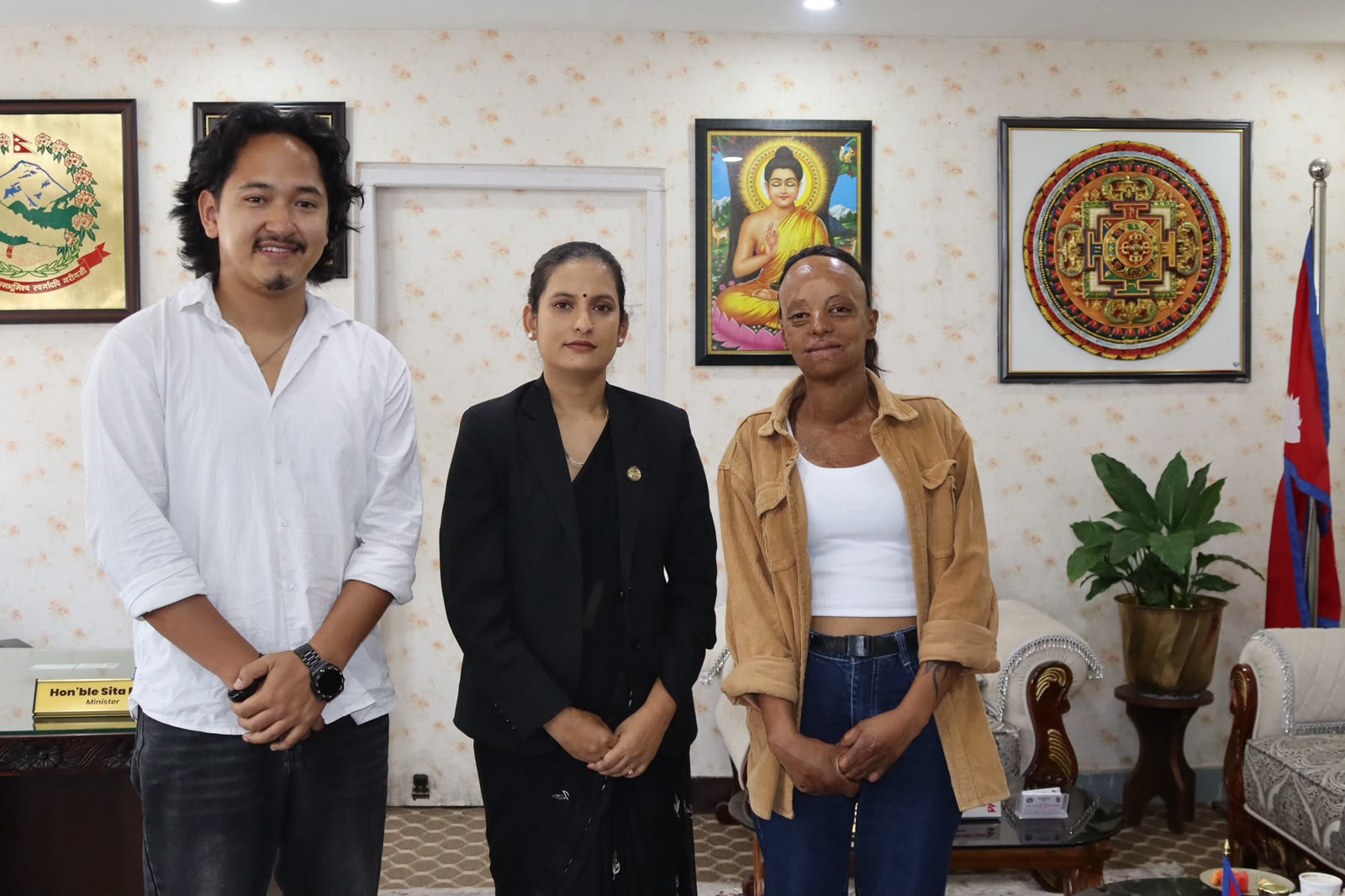 ज्योति महतसँग मन्त्री सिता बादीको भेट, उपचार र आत्मनिर्भरताका लागि आवश्यक सहयोग गर्ने