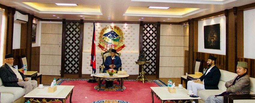 बालुवाटारमा सुरु भयो ८ दलको बैठक