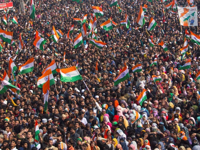 चीनलाई उछिन्दै भारत बन्यो विश्वकै सर्वाधिक जनसङ्ख्या भएको देश