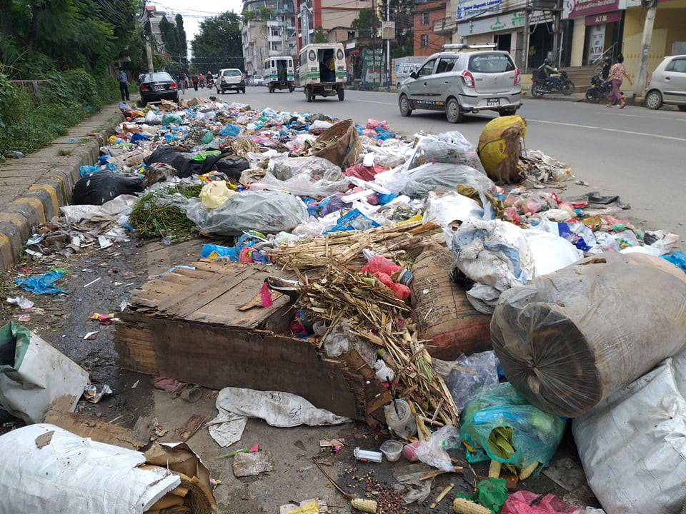 उपत्यकामा थुप्रिएको फोहर उठ्न थाल्यो