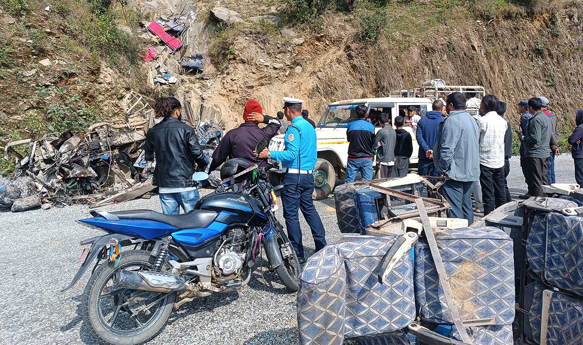 डडेल्धुरा बस दुर्घटना :मृतकको संख्या पाँच पुग्यो, घाइते १२ जनालाई थप उपचारका लागि धनगढी पठाइयो