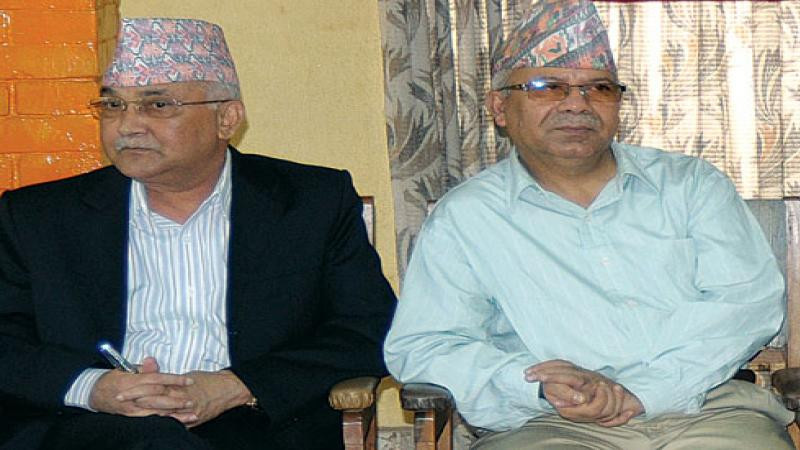 माधव नेपाललाई भेट्न पुगे ओली