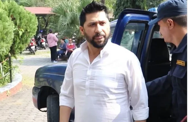 रविलाई पोखराबाट काठमाडौं ल्याइँदै