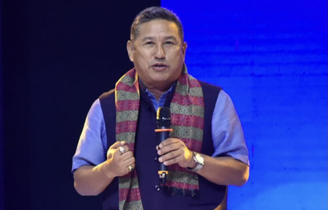 मन्त्री लिम्बूद्वारा खेलाडी भण्डारीलाई बधाई