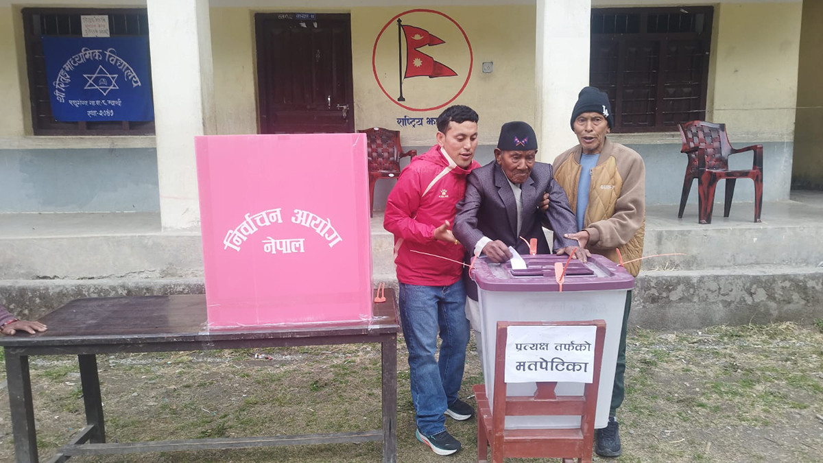 म्याग्दीमा १०१ वर्षीय रि बहादुर छन्त्यालले मतदान गरे