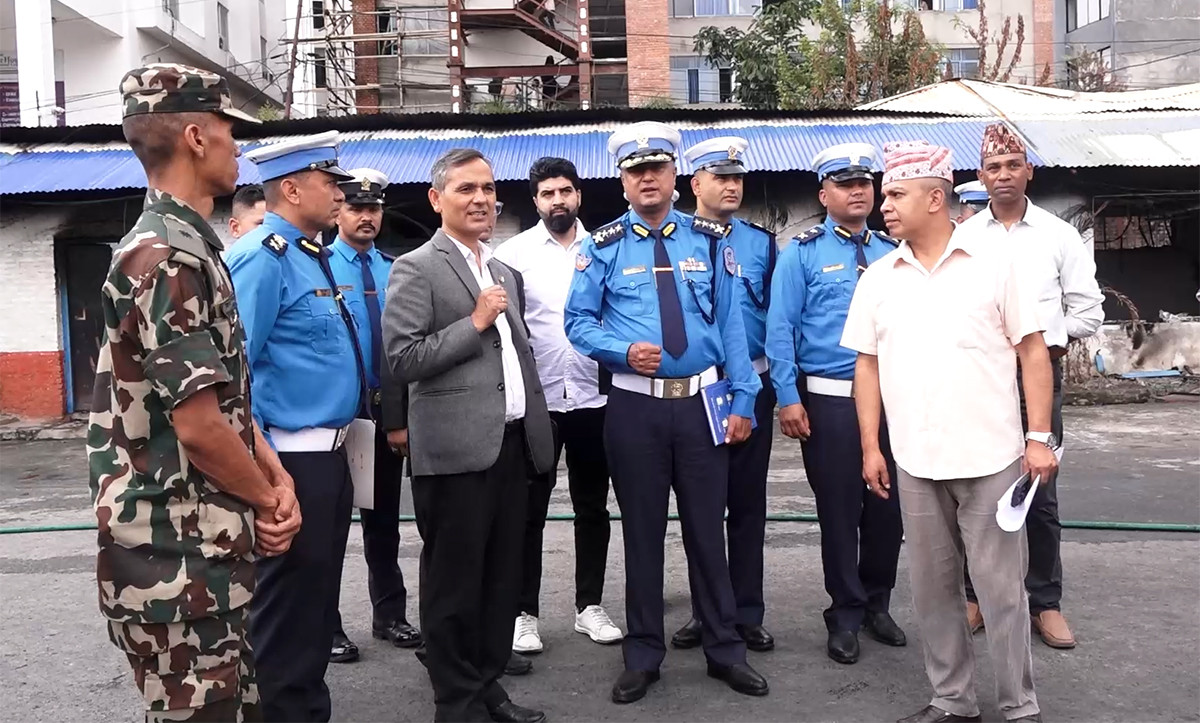 ट्राफिक कार्यालयको निरीक्षणमा पुगेका गृहमन्त्रीले भने– सरकारले पक्षपात गर्दैन