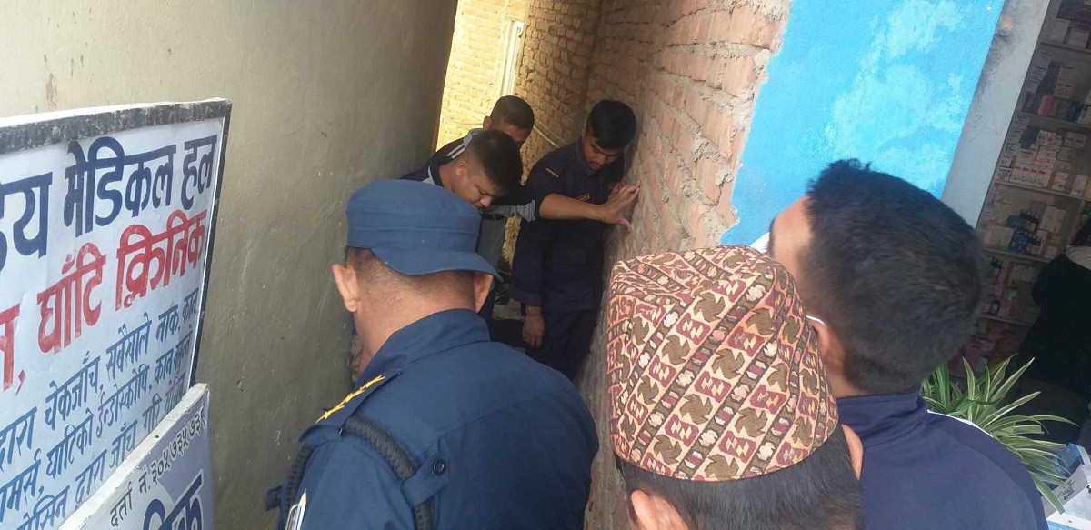 अस्पतालको शौचालयबाट भागेका व्यक्ति पक्राउ