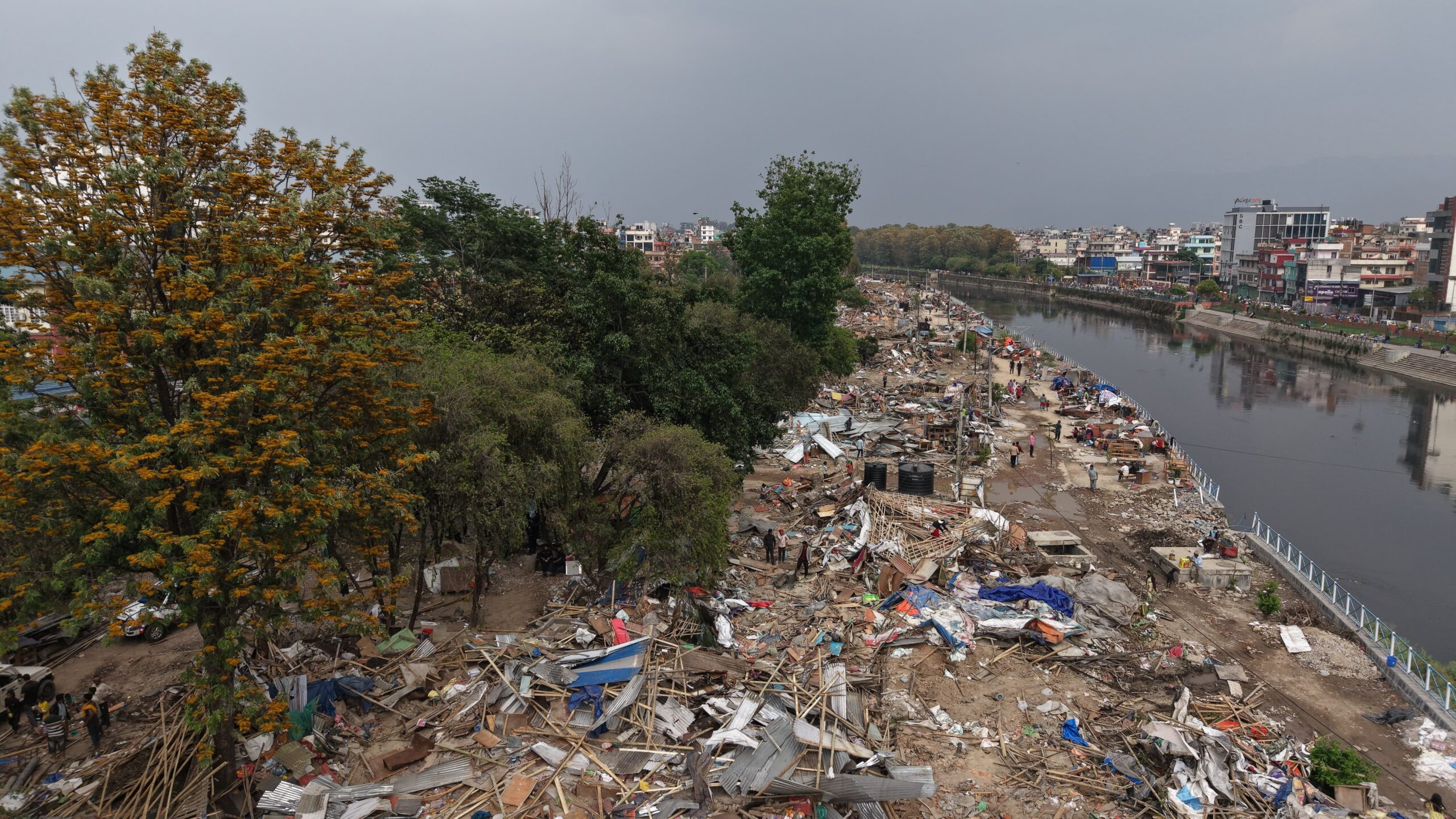 भक्तपुरको मनोहरा क्षेत्रको सुकुम्वासी बस्ती आज हटाइँदै, अवरोध हुँदा २२ जना सुरक्षाकर्मी घाइते