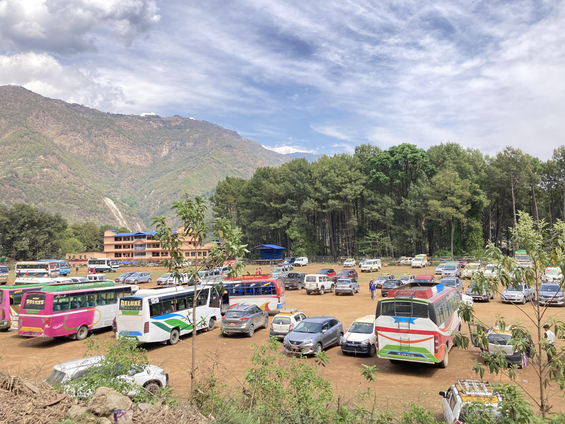 धार्मिक पर्यटक चढेका सवारीसाधन