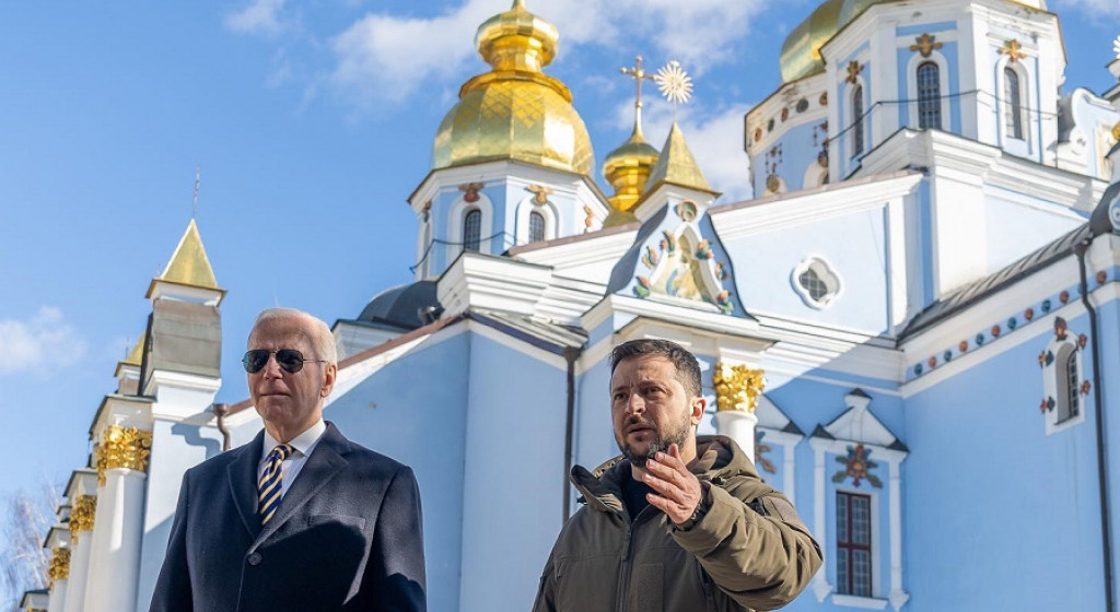 अमेरिकी राष्ट्रपति बाइडेनले गरे युक्रेनलाई हातहतियार बढाउने प्रतिबद्धता