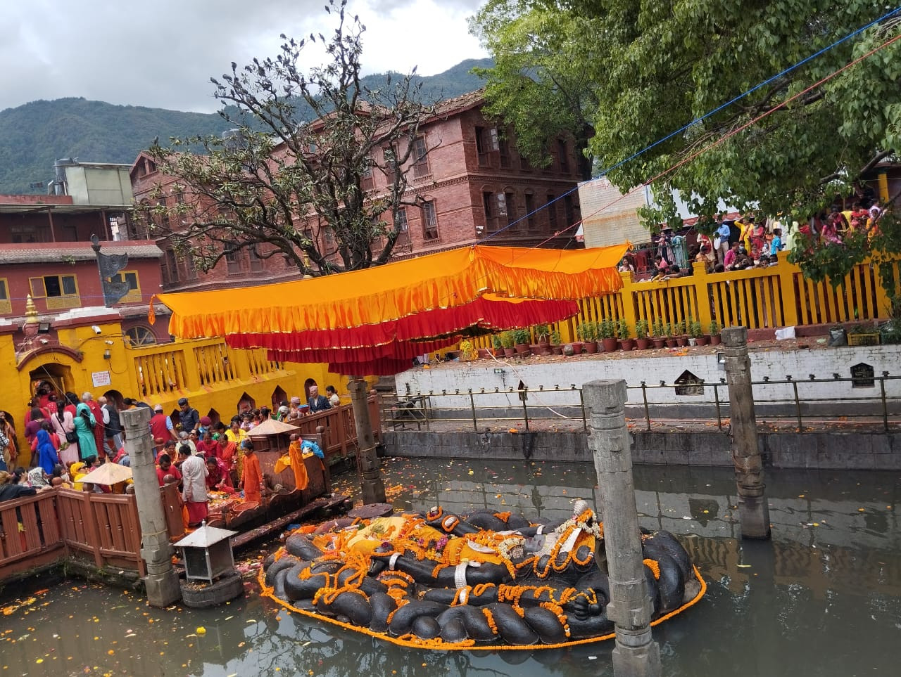 हरिशयनी एकादशी व्रतका दिन विष्णु भगवानको मन्दिरमा देखिएका भक्तजनहरु (फोटो फिचर)