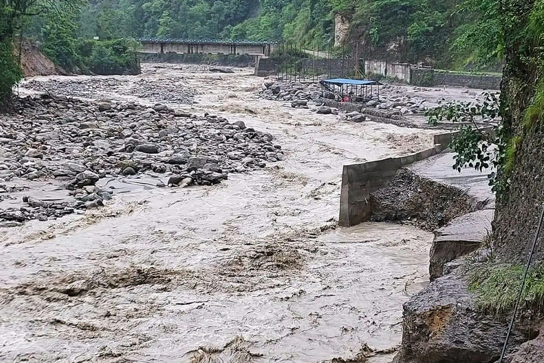 पूर्वी नेपालको बाढीः तीस आयोजनामा आठ अर्ब बढीको क्षति