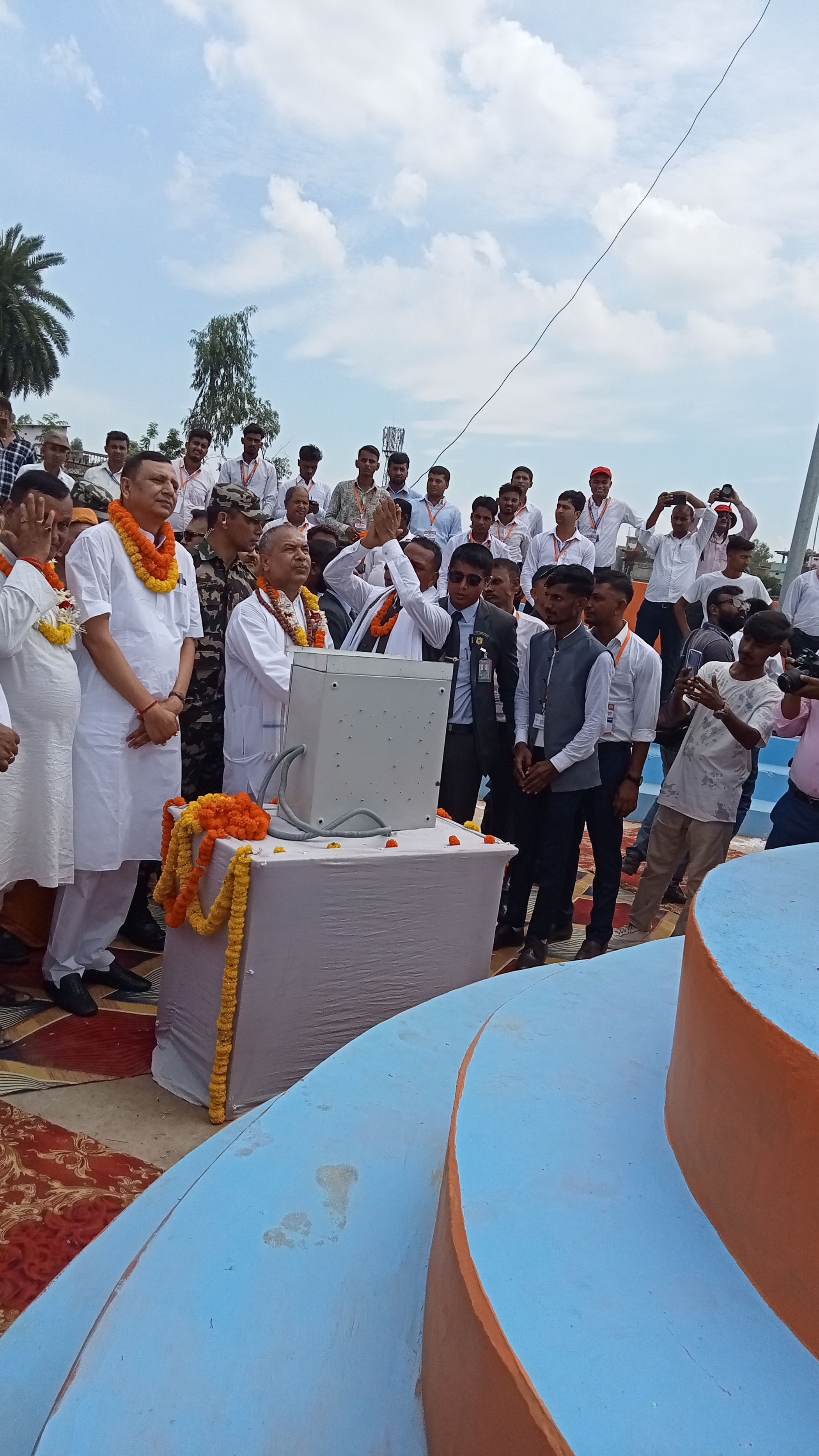 उपराष्ट्रपति यादवबाट फहराइयो अग्लो राष्ट्रिय झण्डा