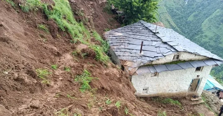 बाढीपहिराको जोखिममा गाउँ