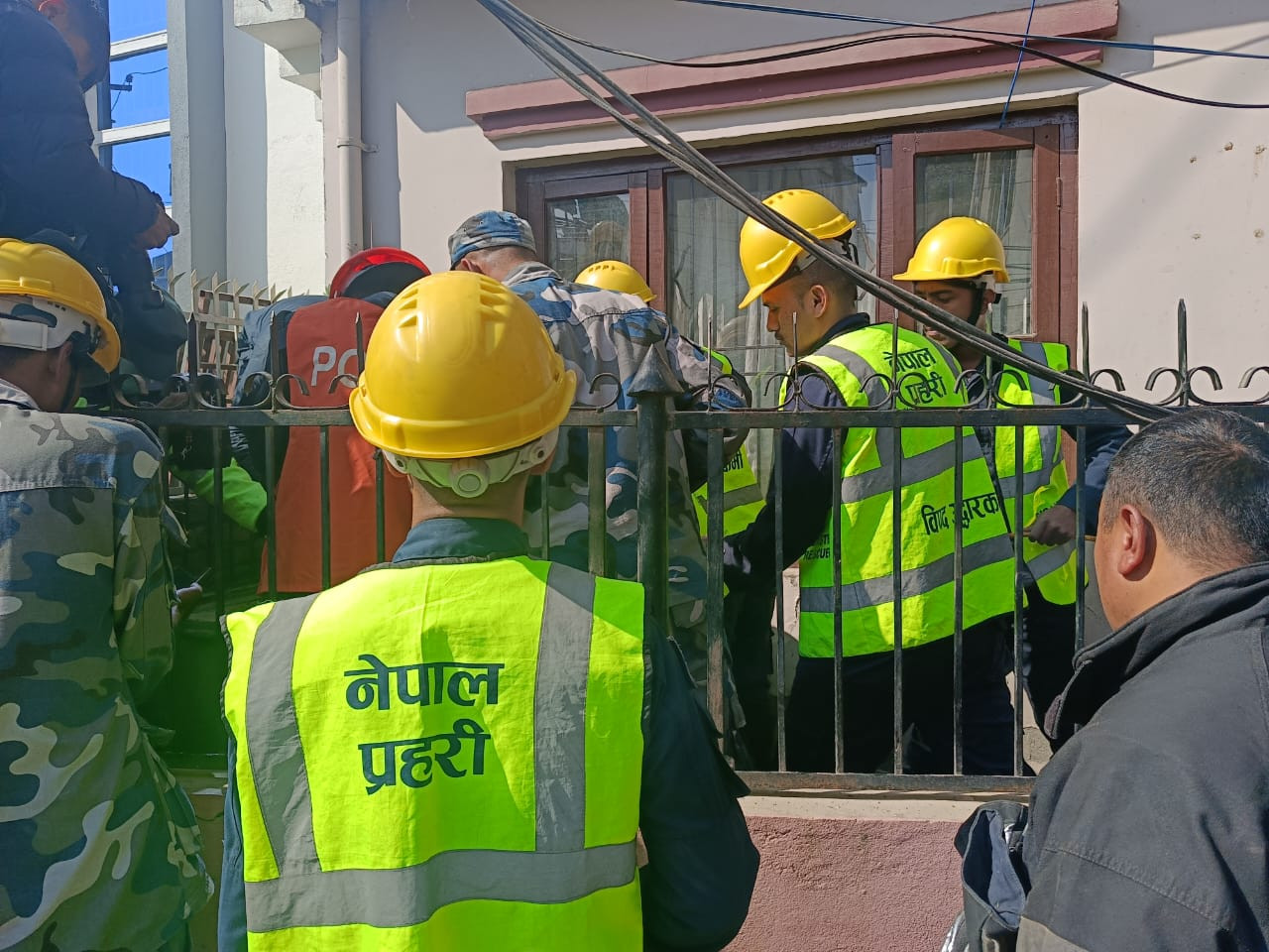 इनारमा खसेकी महिलाको उद्धार, पाटन अस्पताल लगियो