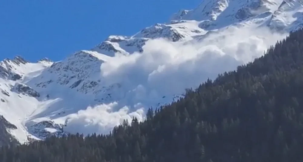 फ्रान्सेली आल्प्समा हिमपहिरोः चार जनाको मृत्यु