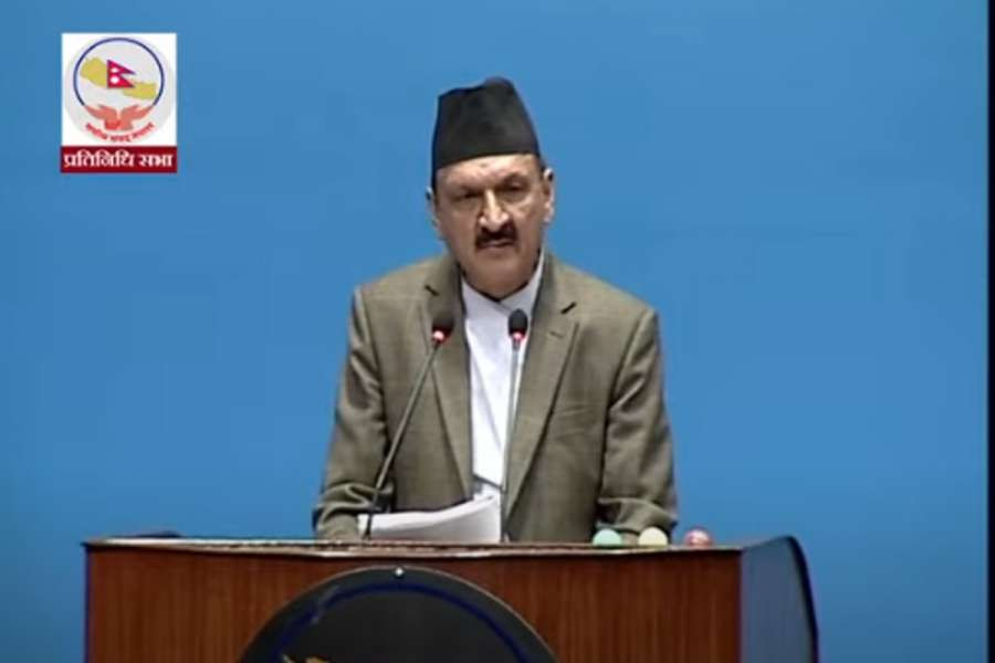 प्रतिनिधि सभामा अर्थमन्त्री डा. महतले सांसदका प्रश्नको जवाफ दिँदै