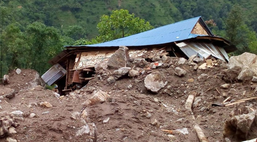पोखरामा पहिरोमा घर पुरिँदा मृत्यु