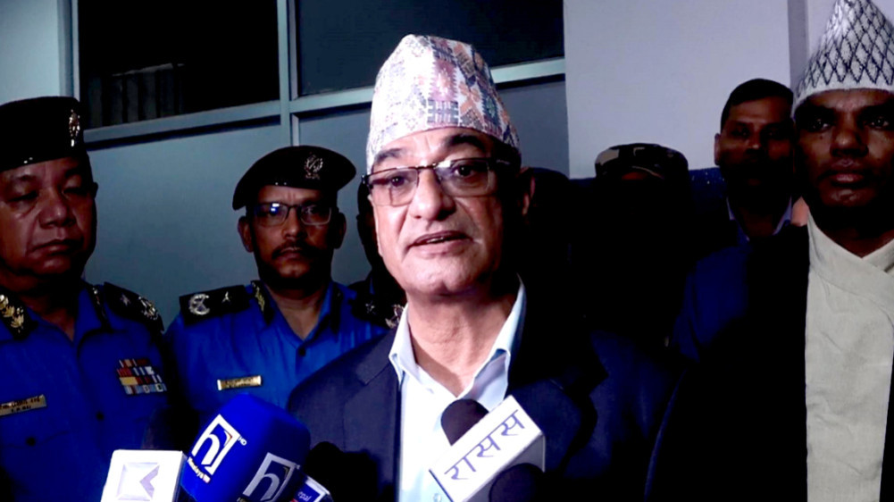 नख्खु टहराको छतमा रहेकालाई भिजिबिलिटी नहुँदा हेलिकोप्टरबाट उद्धार गर्न सकेनौं : गृहमन्त्री