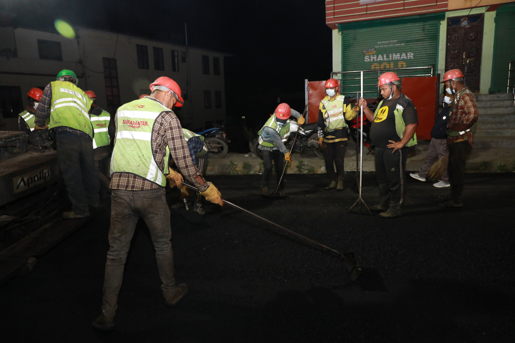 कालोपत्रेको निरीक्षण गर्दै मध्यपुर थिमि नपाका प्रमुख श्रेष्ठ