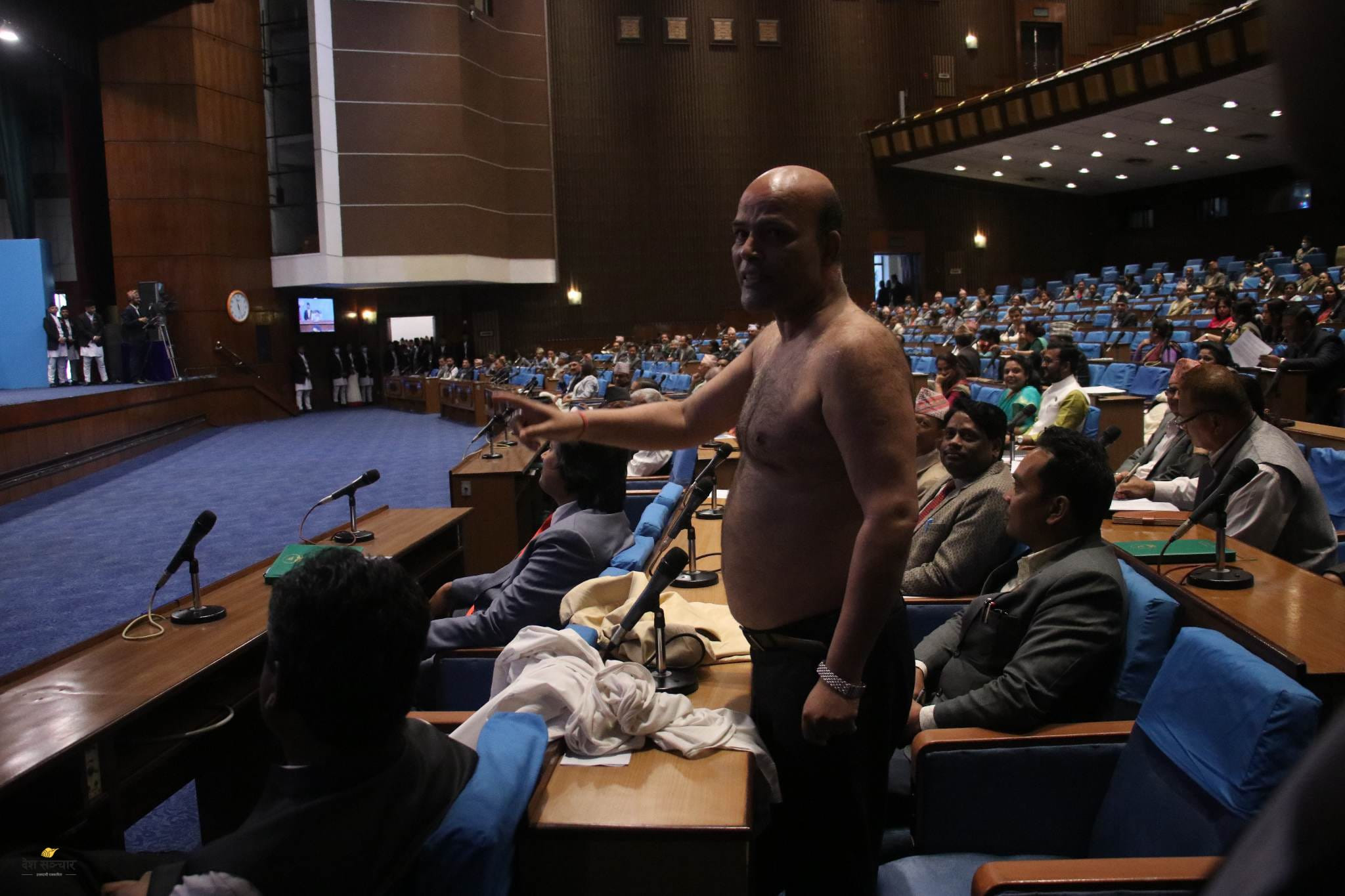 शरणार्थी प्रकरणमा सभामुखले बोल्न नदिएको भन्दै अमरेशले खोले कपडा